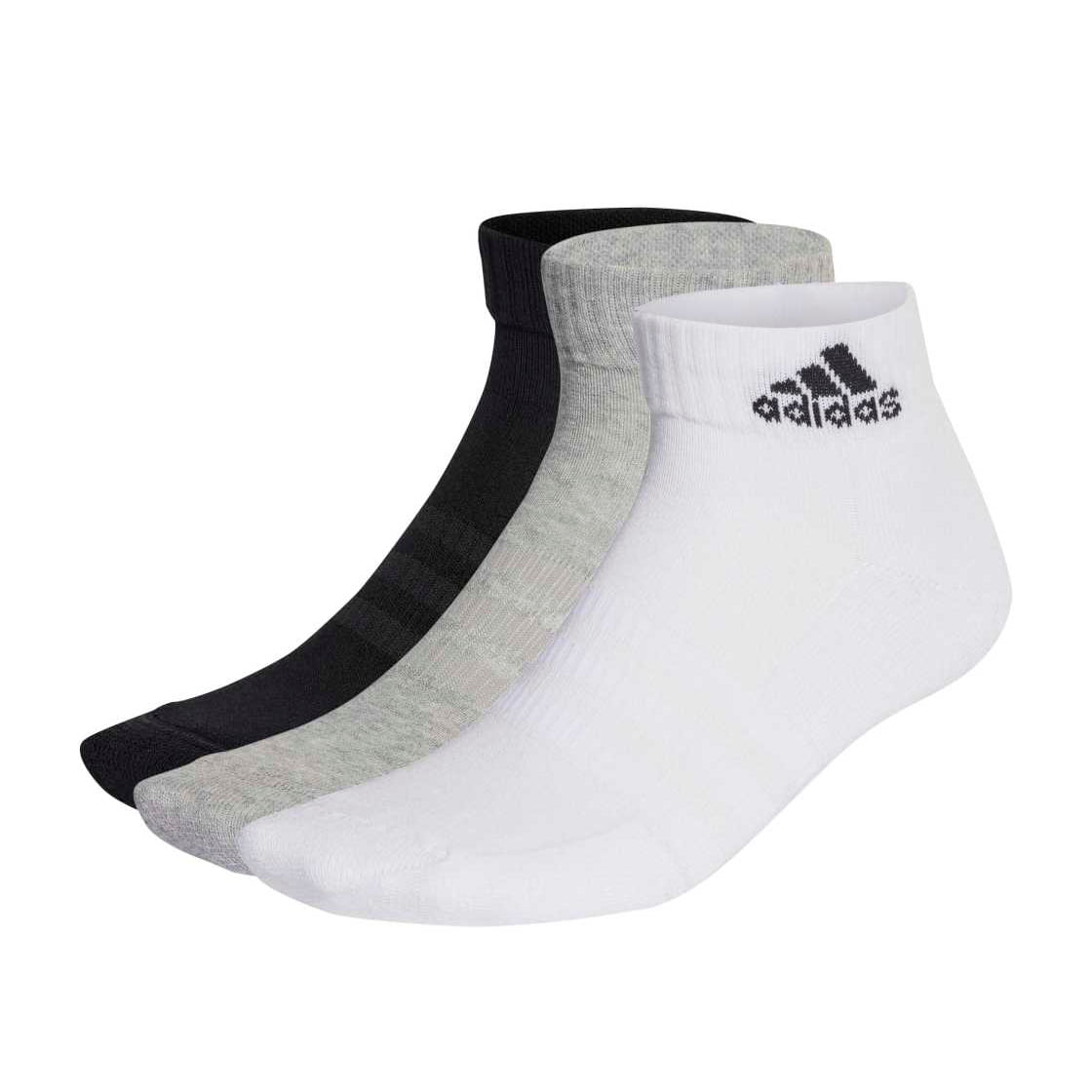 Kit com três pares de meias esportivas Adidas unissex, cores branco, cinza e preto, cano médio, exibindo logo Adidas na borda superior da meia branca
